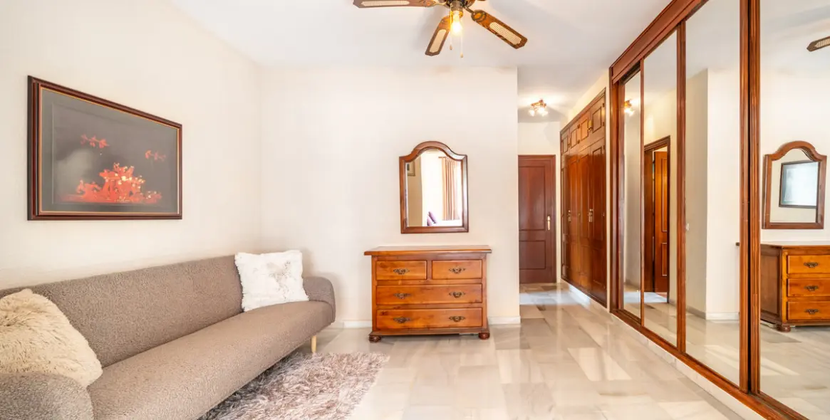 Sale of detached villa in El Rosario 26