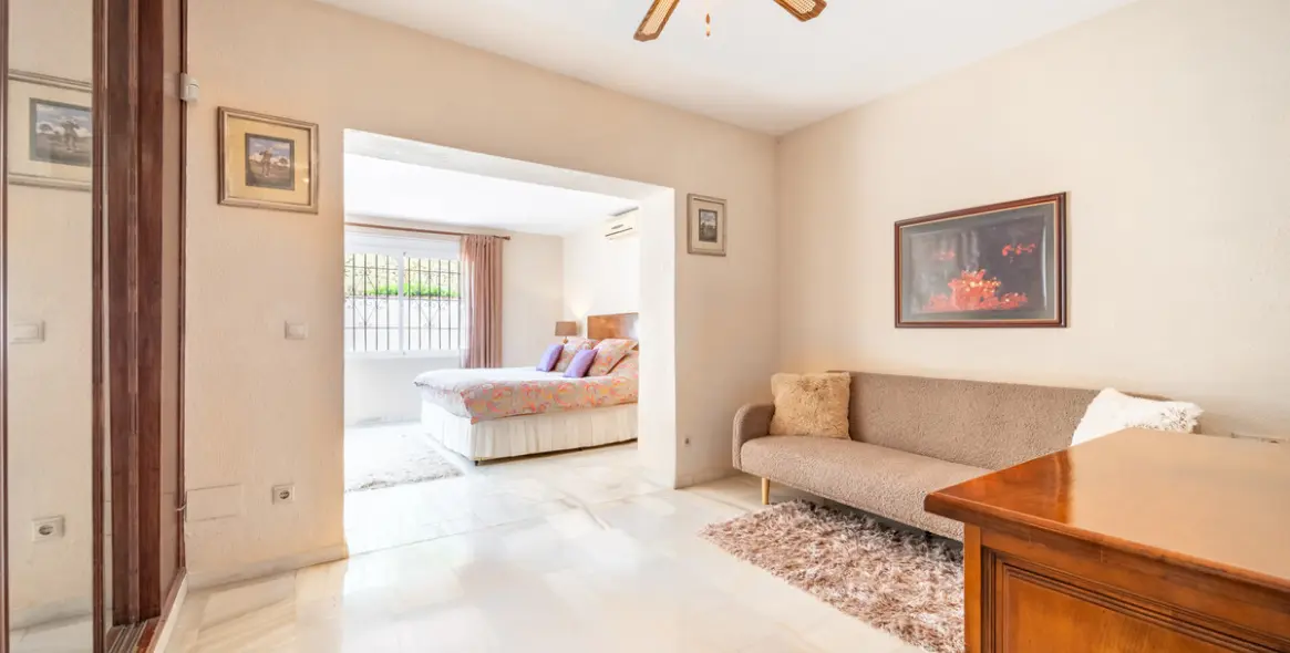 Sale of detached villa in El Rosario 27