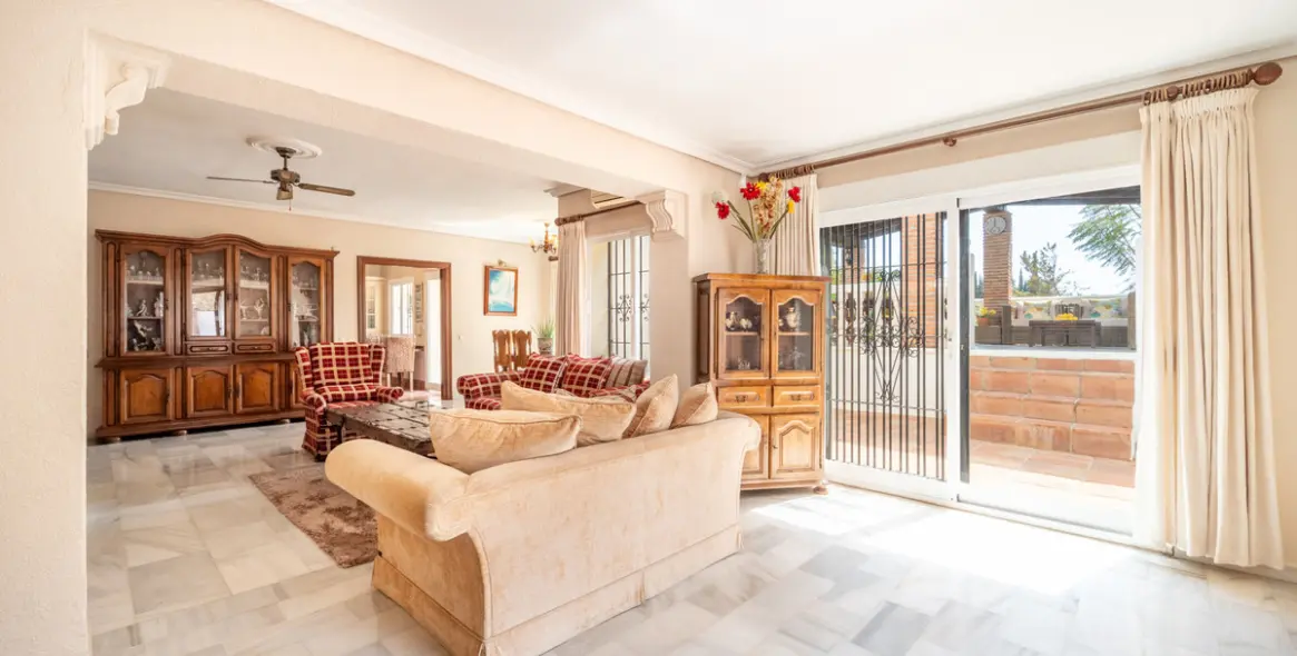 Sale of detached villa in El Rosario 34