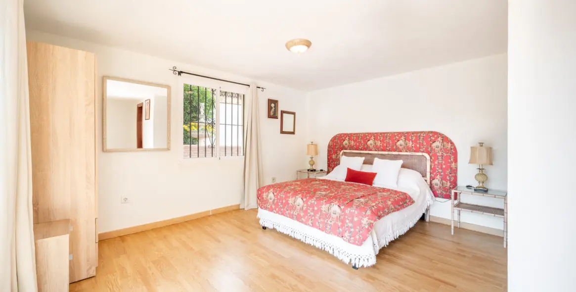 Sale of detached villa in El Rosario 37