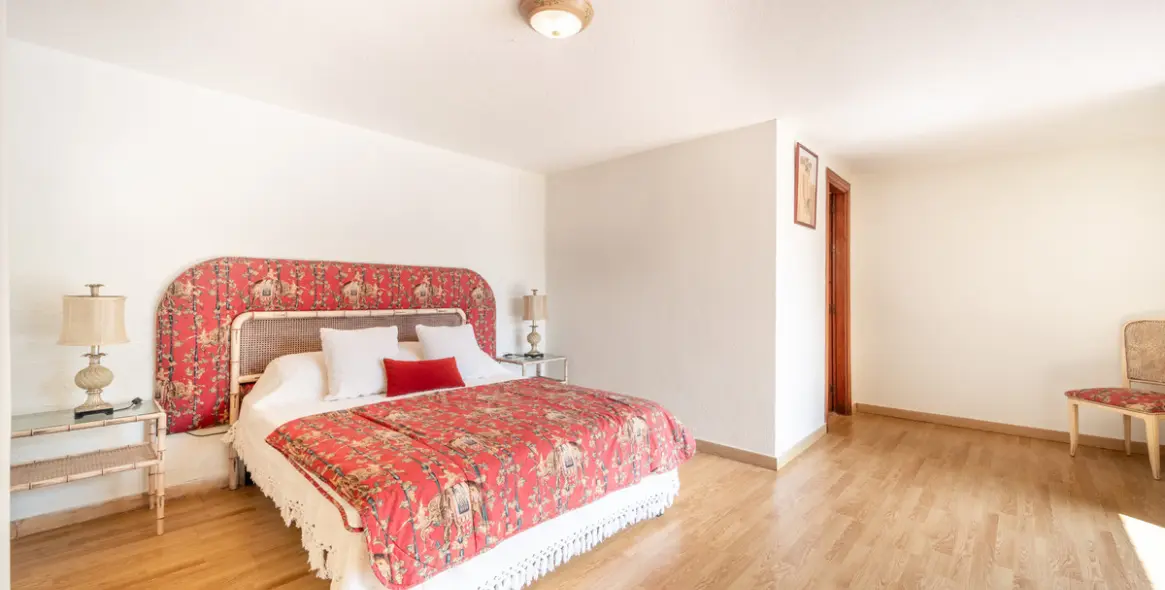 Sale of detached villa in El Rosario 38