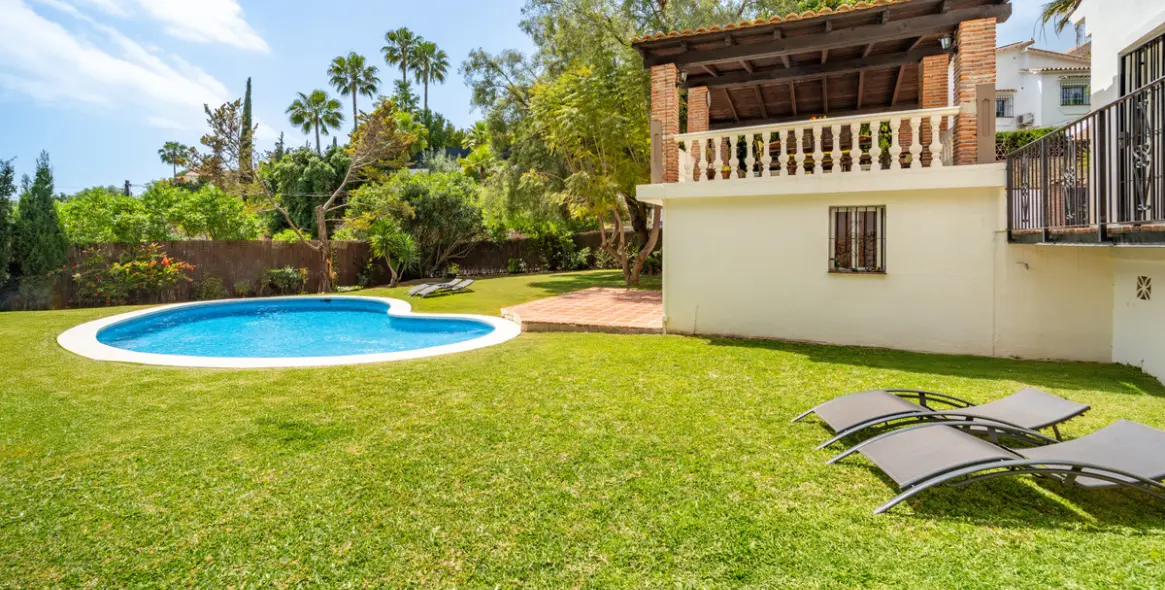 Sale of detached villa in El Rosario 40