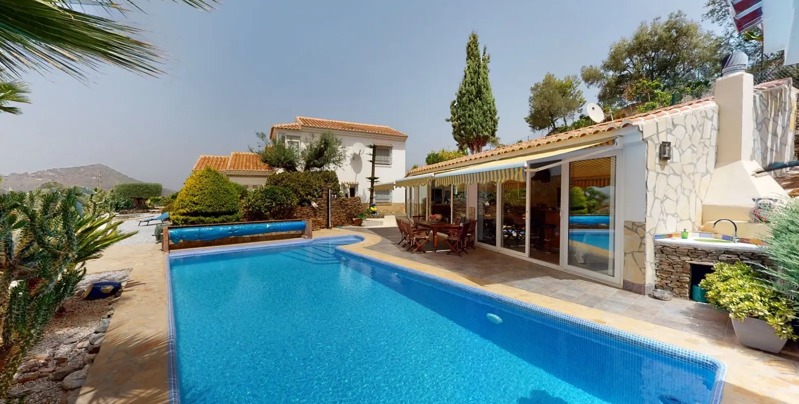 Venta de villa independiente en Sayalonga 1