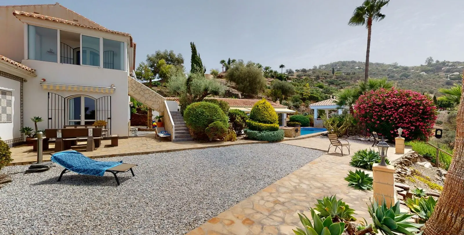 Venta de villa independiente en Sayalonga 3