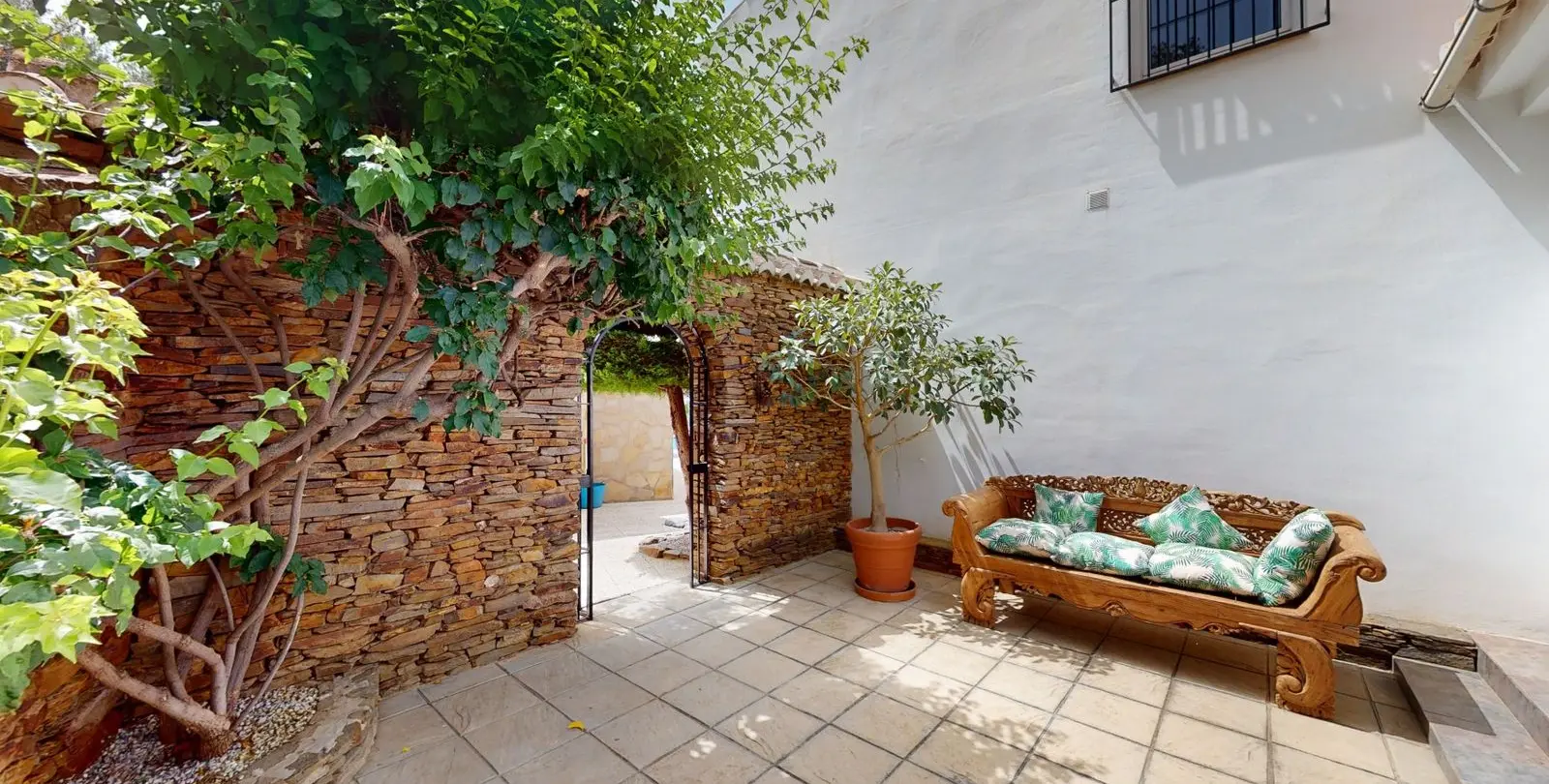 Venta de villa independiente en Sayalonga 30
