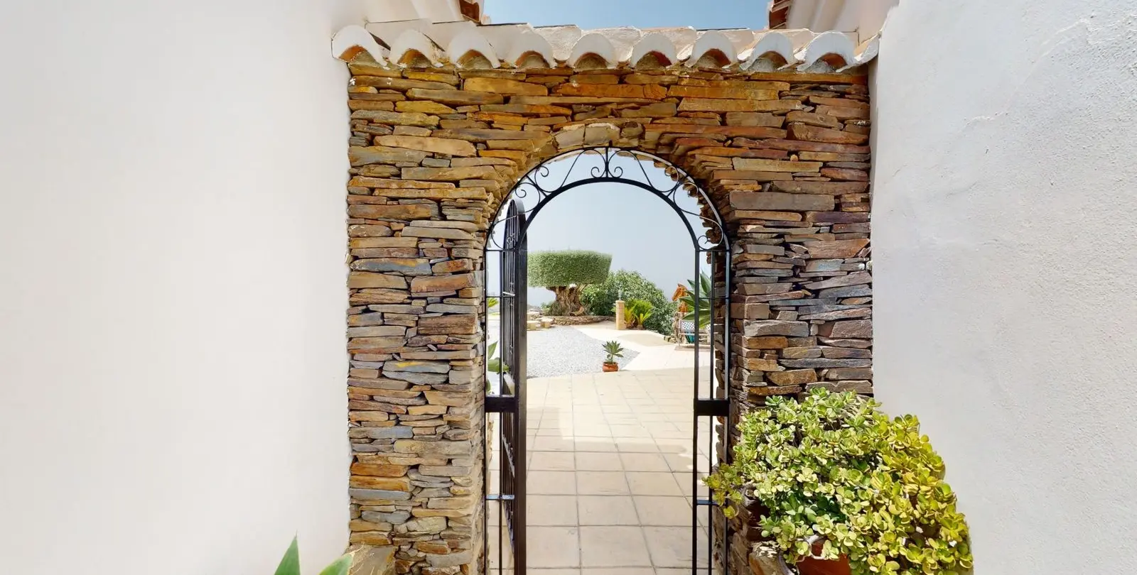 Venta de villa independiente en Sayalonga 32