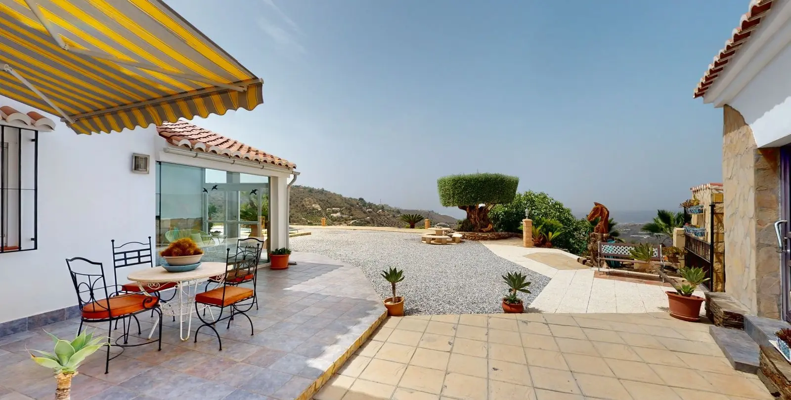 Venta de villa independiente en Sayalonga 33