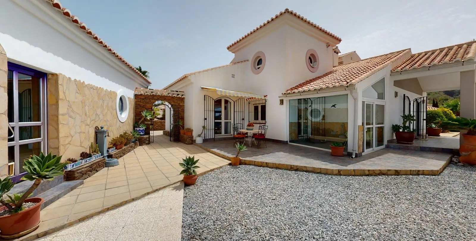 Venta de villa independiente en Sayalonga 36