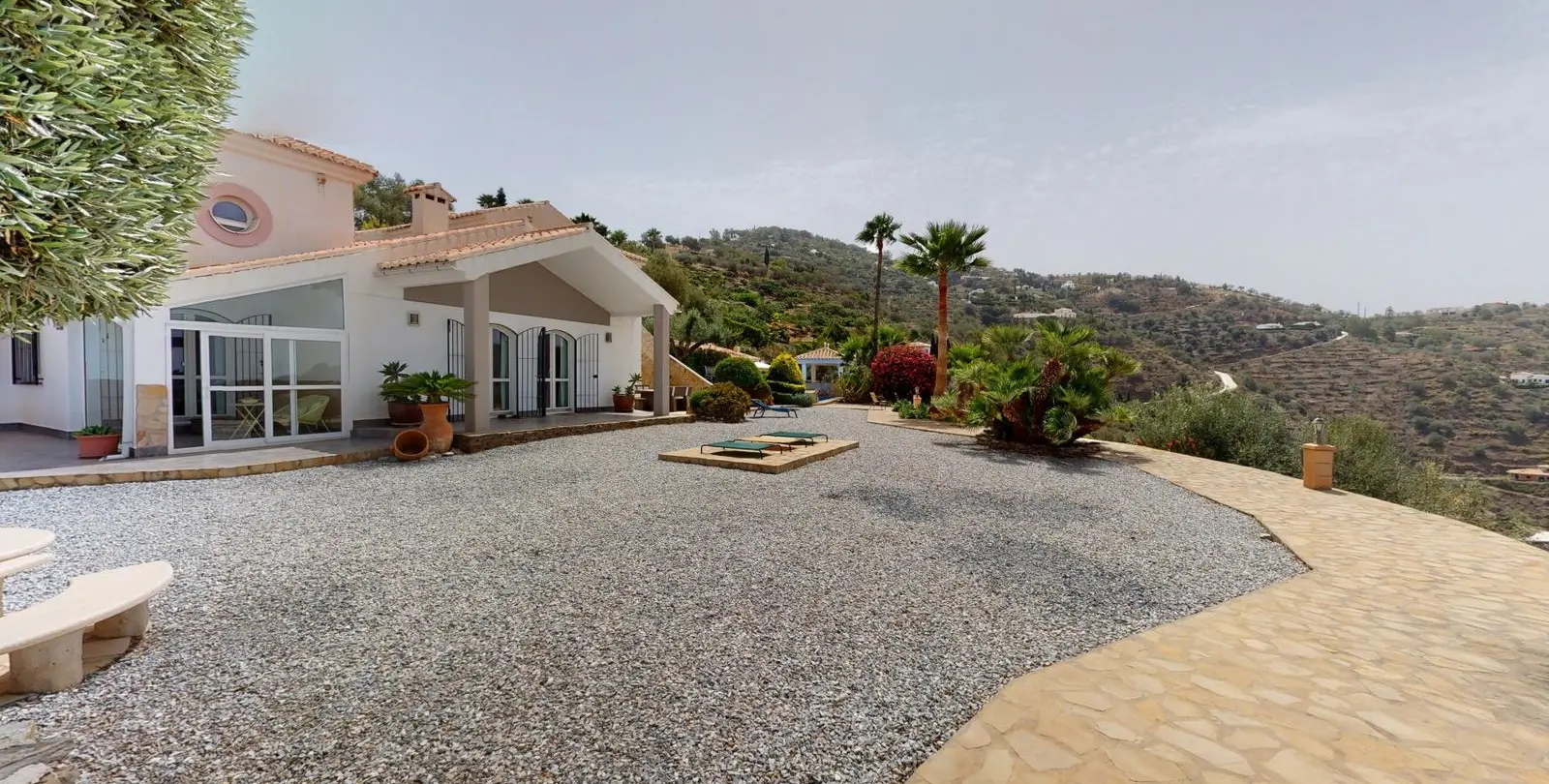Venta de villa independiente en Sayalonga 38