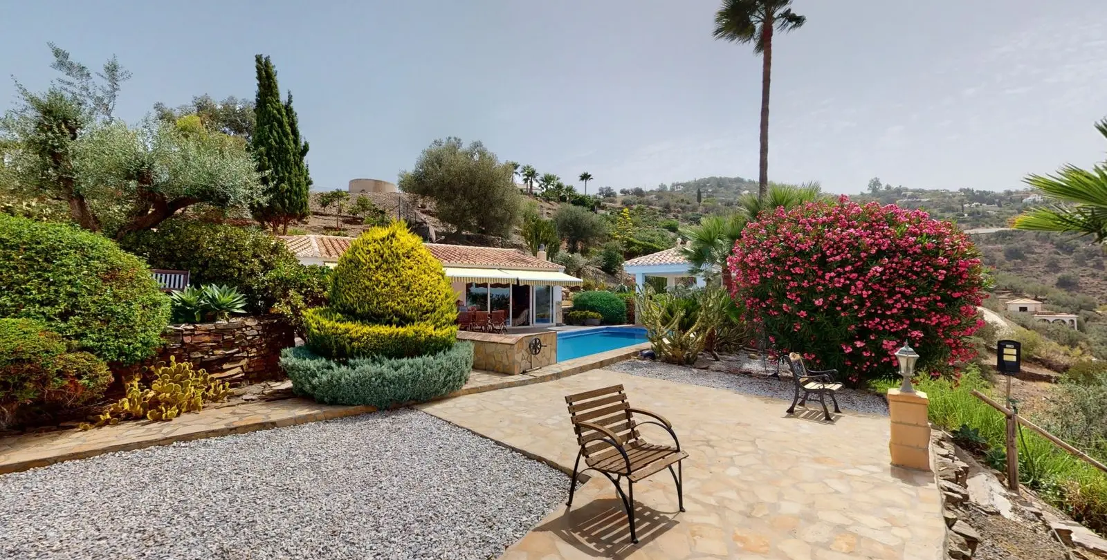 Venta de villa independiente en Sayalonga 43