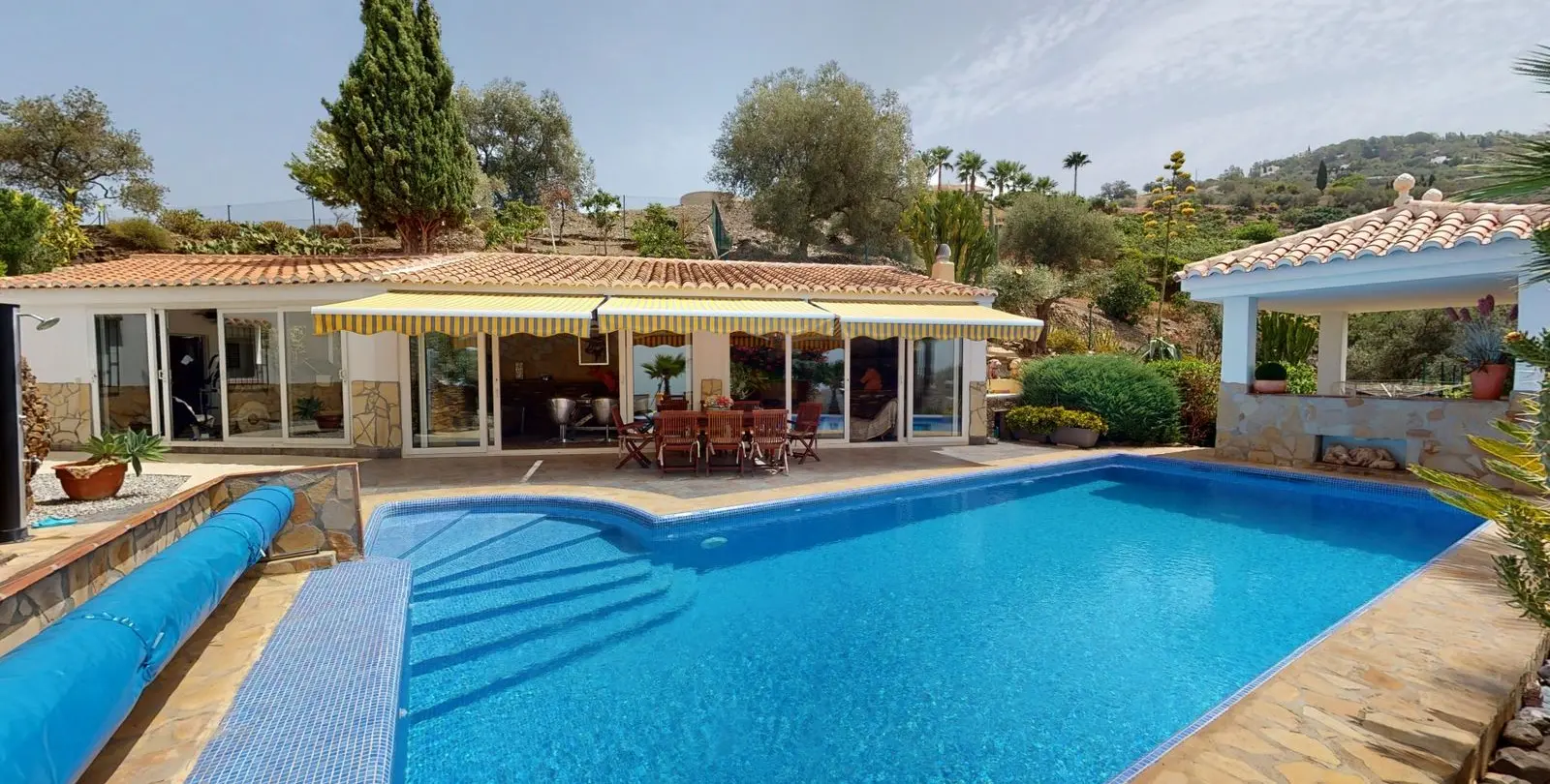 Venta de villa independiente en Sayalonga 45