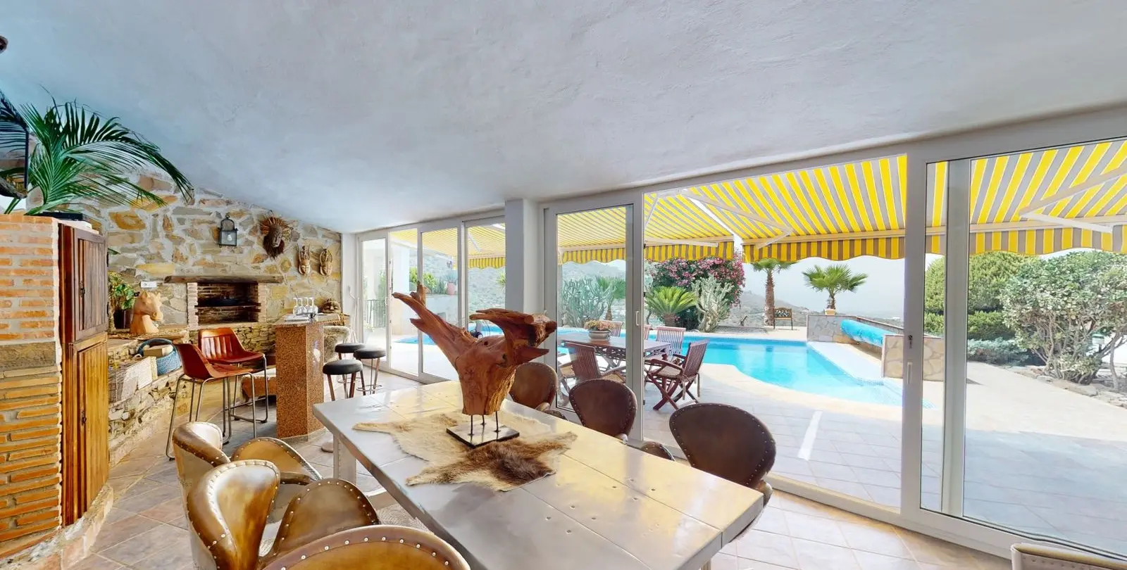Venta de villa independiente en Sayalonga 50