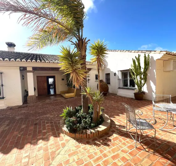 Sale of detached villa in Mijas