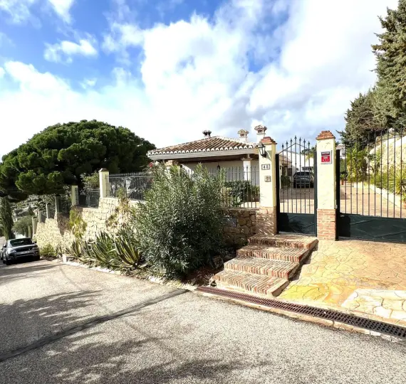 Sale of detached villa in Mijas