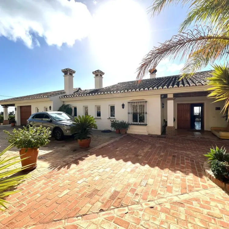 Sale of detached villa in Mijas