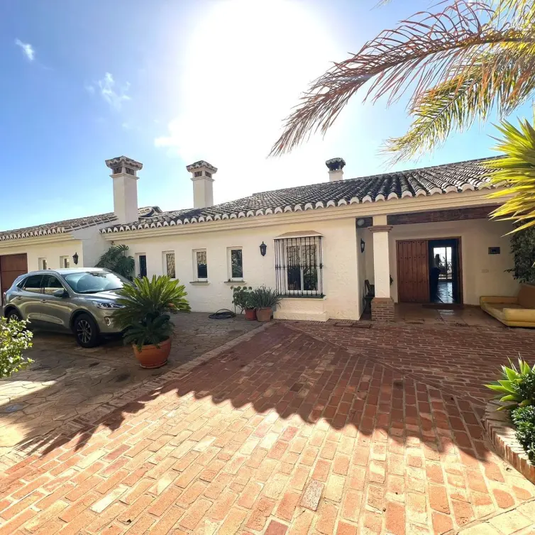 Sale of detached villa in Mijas
