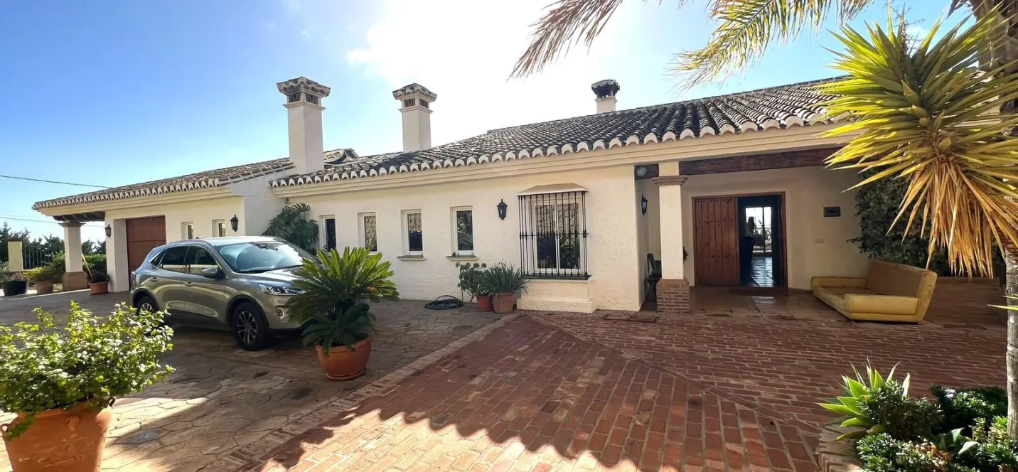 Sale of detached villa in Mijas 1