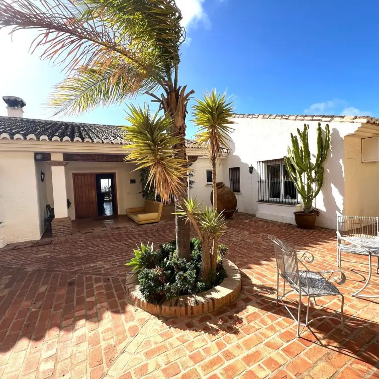Sale of detached villa in Mijas