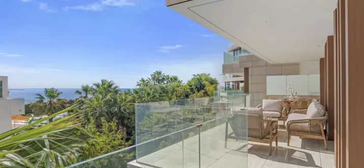 Venta de apartamento en planta media en Estepona 0