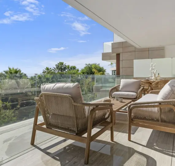 Venta de apartamento en planta media en Estepona