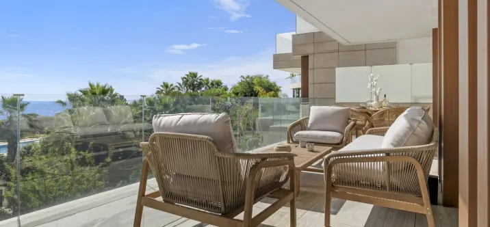 Venta de apartamento en planta media en Estepona 1