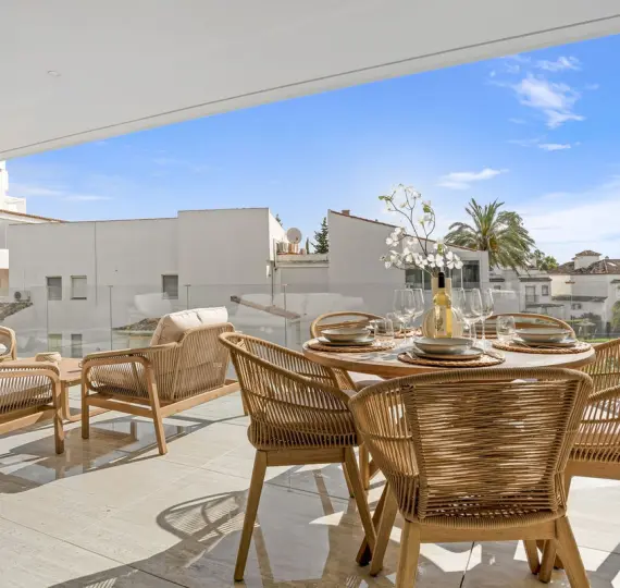 Venta de apartamento en planta media en Estepona