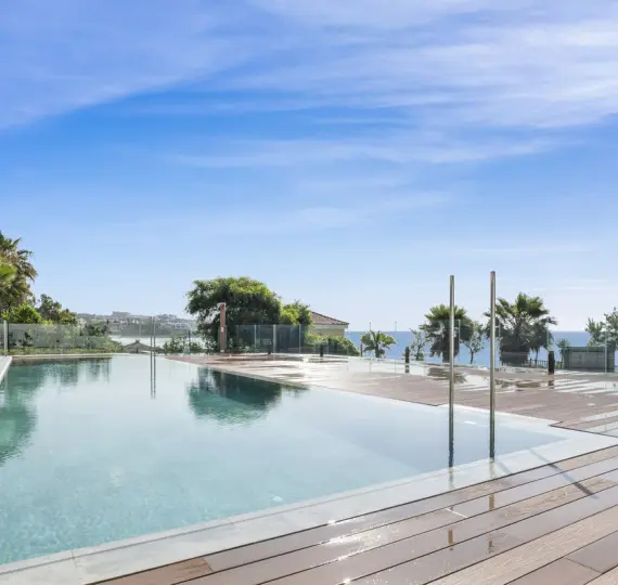 Venta de apartamento en planta media en Estepona