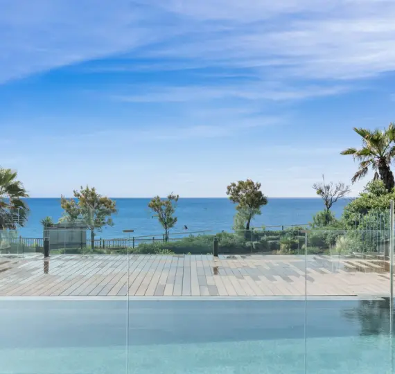 Venta de apartamento en planta media en Estepona