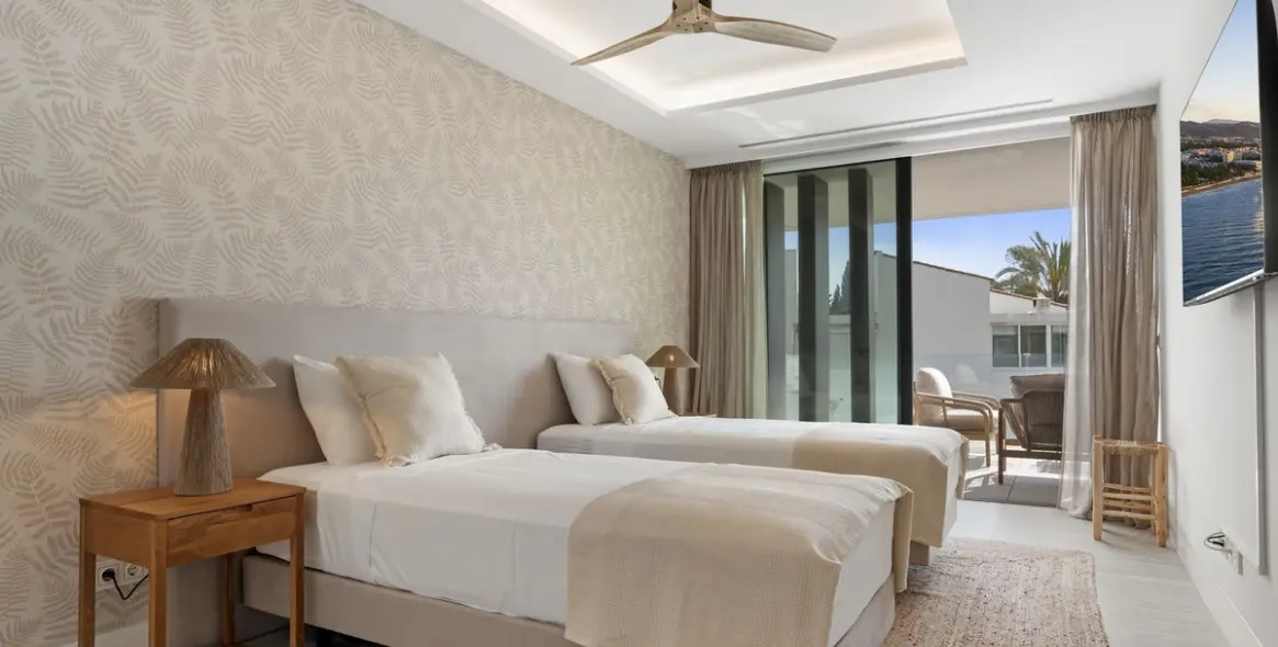 Продажа апартаментов на среднем этаже в Estepona 15