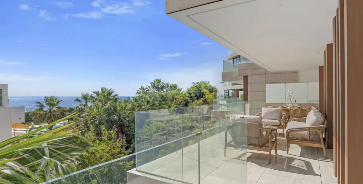 Sale of middle floor apartment in Estepona 5