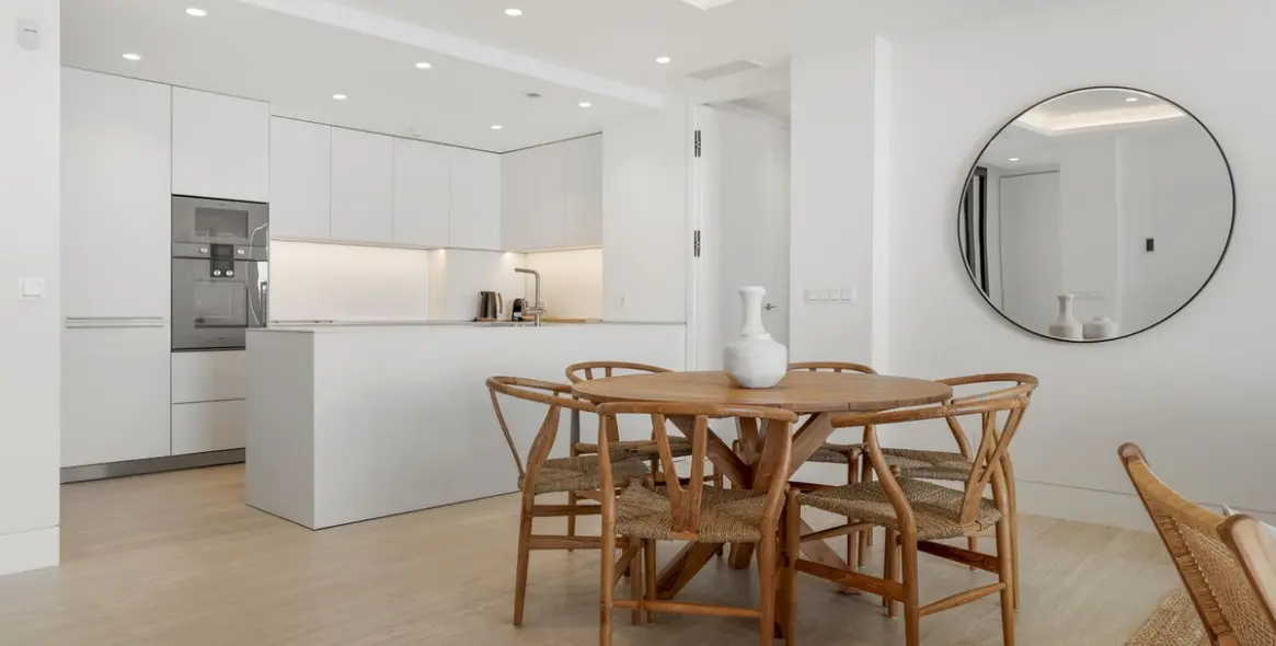 Sale of middle floor apartment in Estepona 10