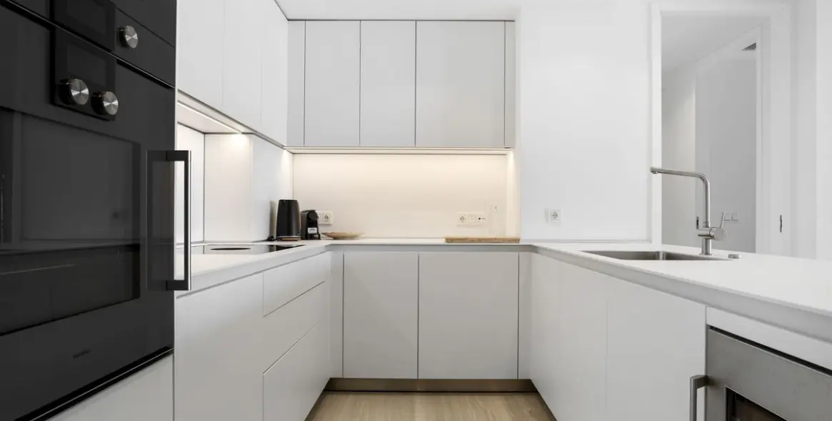 Sale of middle floor apartment in Estepona 12