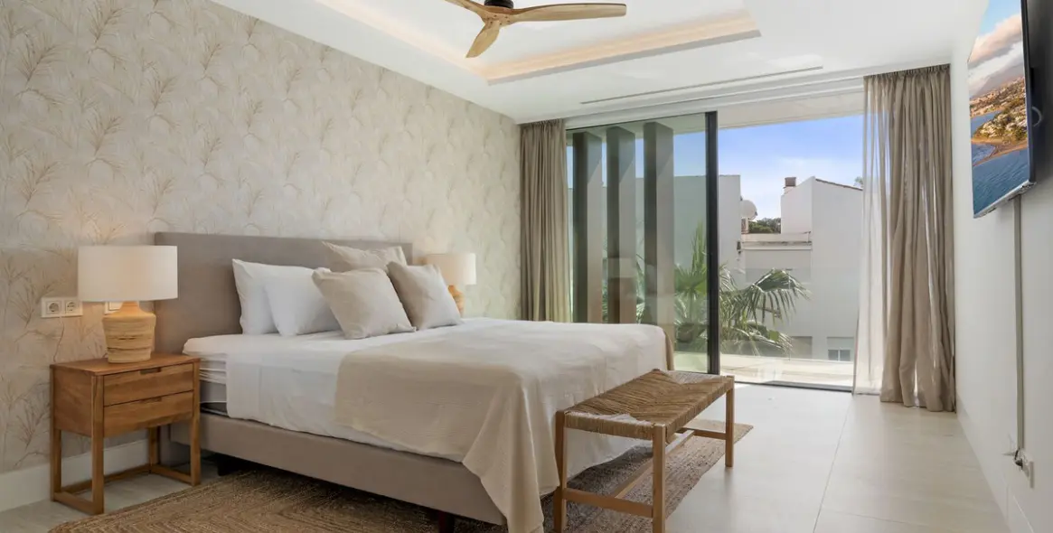 Sale of middle floor apartment in Estepona 19