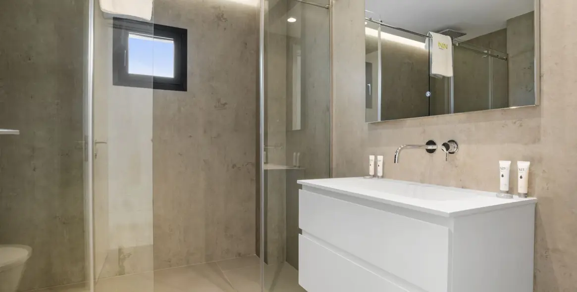 Sale of middle floor apartment in Estepona 22