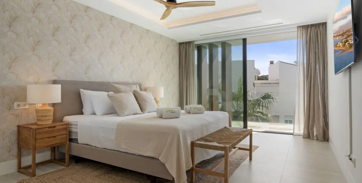 Sale of middle floor apartment in Estepona 25