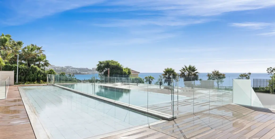 Sale of middle floor apartment in Estepona 26
