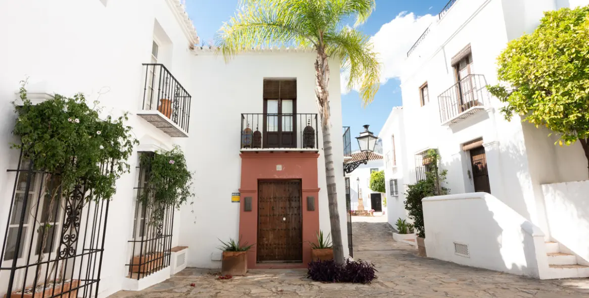 Sale of townhouse in The Golden Mile 1