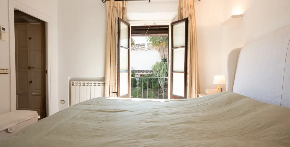 Sale of townhouse in The Golden Mile 10