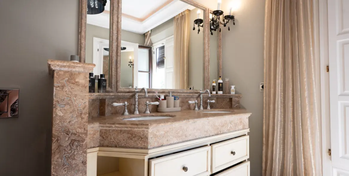 Sale of townhouse in The Golden Mile 11