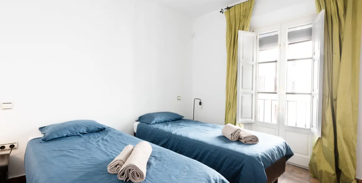 Sale of townhouse in The Golden Mile 12