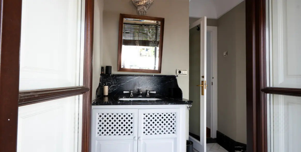 Sale of townhouse in The Golden Mile 13