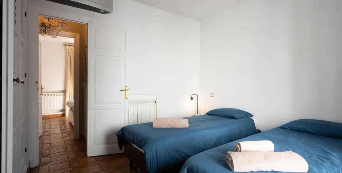 Sale of townhouse in The Golden Mile 14