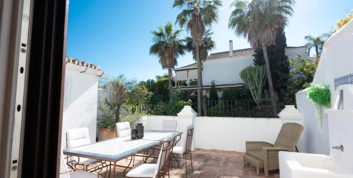 Sale of townhouse in The Golden Mile 17