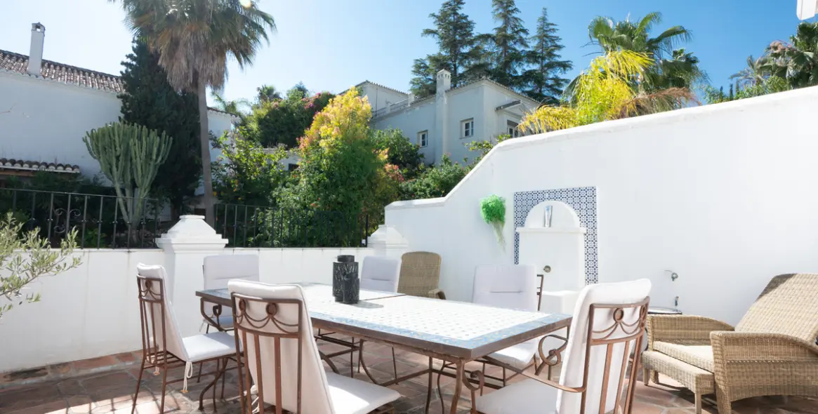 Sale of townhouse in The Golden Mile 18