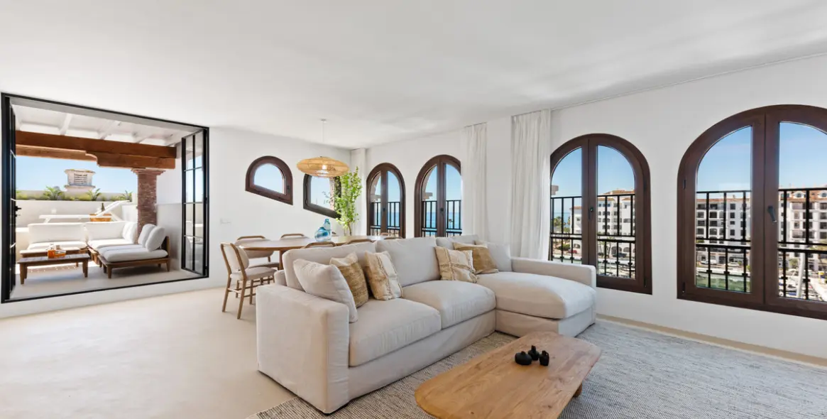 Sale of penthouse duplex in La Duquesa 4