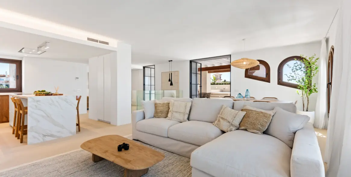 Sale of penthouse duplex in La Duquesa 5