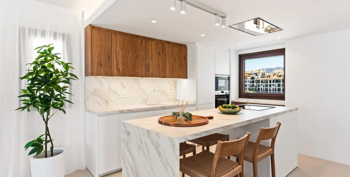 Sale of penthouse duplex in La Duquesa 6