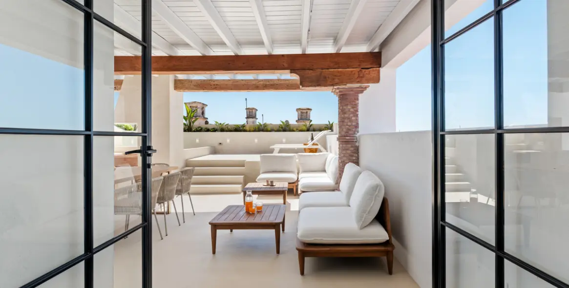 Sale of penthouse duplex in La Duquesa 12