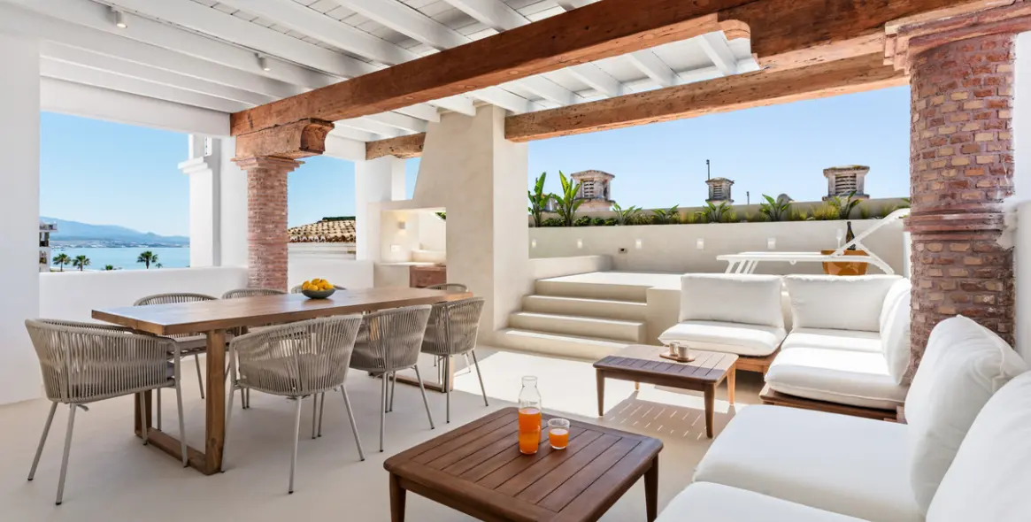 Sale of penthouse duplex in La Duquesa 13