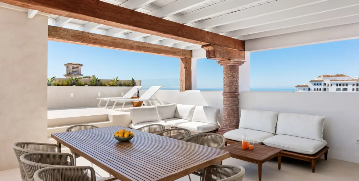 Sale of penthouse duplex in La Duquesa 14